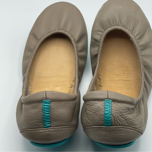 Taupe Tieks size 7 Classic Leather Ballet Flats - Picture 4 of 13